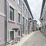 Studio 8
